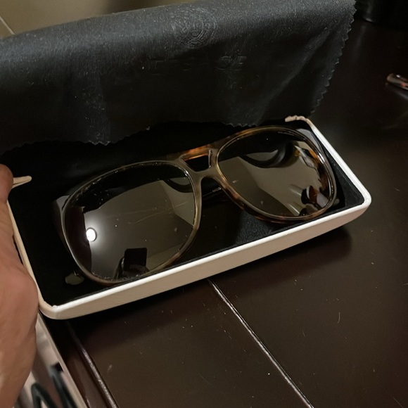 Versace Havana brown polarized sunglasses case & cleaning cloth. Minor scratches - Picture 9 of 9
